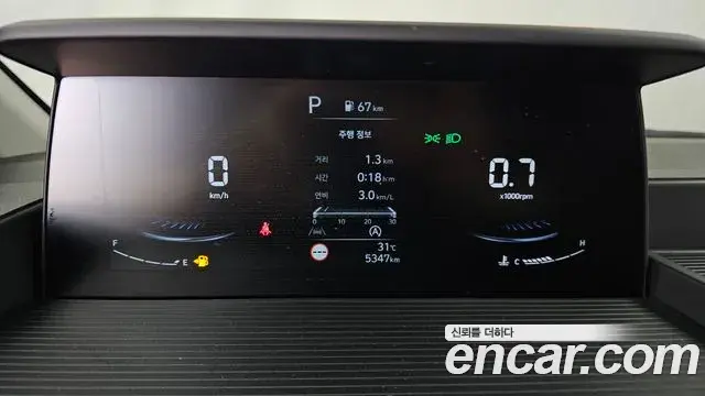 Hyundai Staria 2024 — Photo 2/33