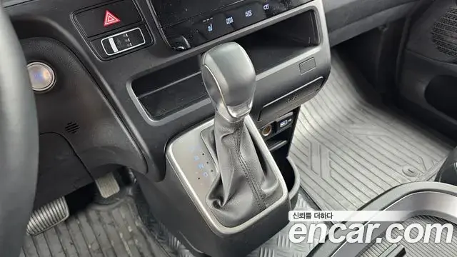 Hyundai Staria 2024 — Photo 15/33