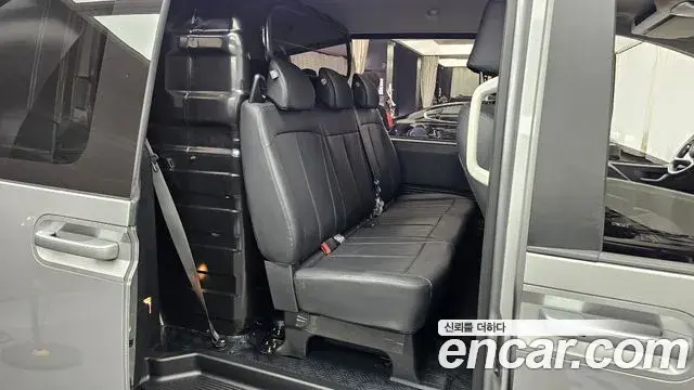 Hyundai Staria 2024 — Photo 3/33