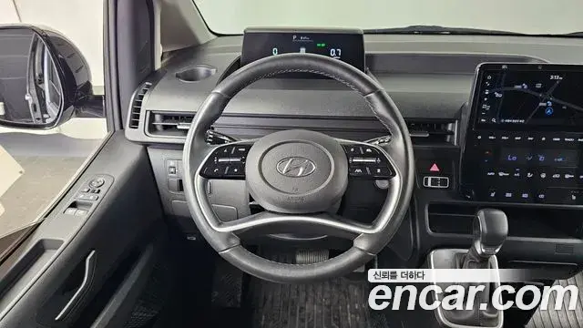 Hyundai Staria 2024 — Photo 5/33