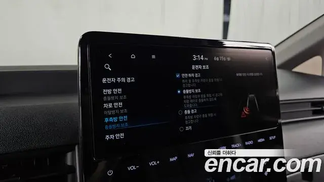 Hyundai Staria 2024 — Photo 13/33