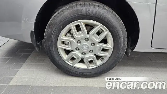 Hyundai Staria 2024 — Photo 27/33