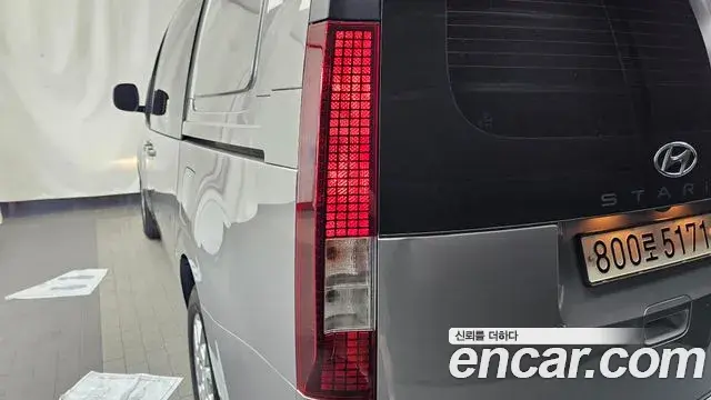 Hyundai Staria 2024 — Photo 19/33