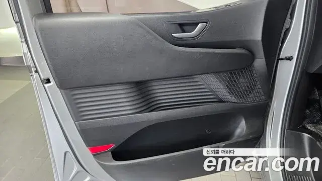 Hyundai Staria 2024 — Photo 31/33