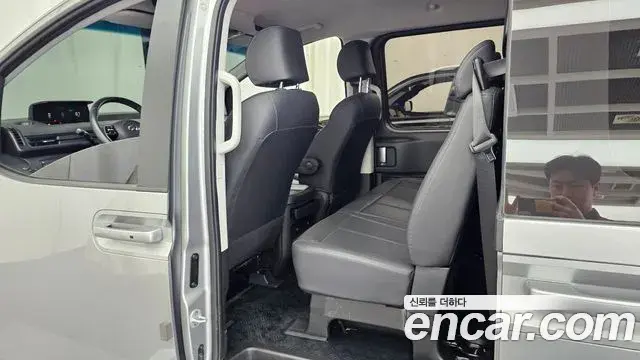 Hyundai Staria 2024 — Photo 23/33