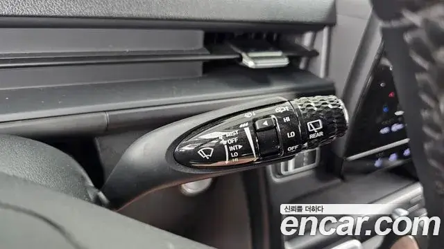 Hyundai Staria 2024 — Photo 6/33