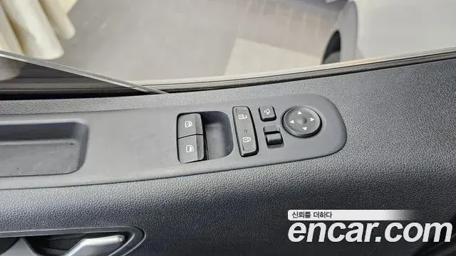 Hyundai Staria 2024 — Photo 7/33