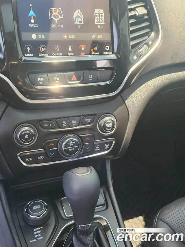 Jeep Cherokee 2021 — ფოტო 8/8