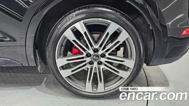 Audi SQ5 2021 — ფოტო 18/32