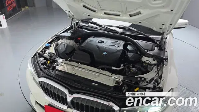 BMW 3 Series 2021 — ფოტო 6/35