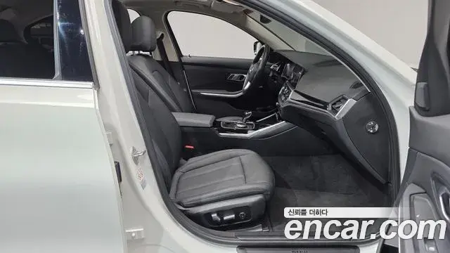 BMW 3 Series 2021 — ფოტო 14/35