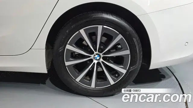 BMW 3 Series 2021 — ფოტო 19/35