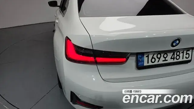 BMW 3 Series 2021 — ფოტო 15/35