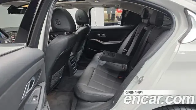 BMW 3 Series 2021 — ფოტო 7/35