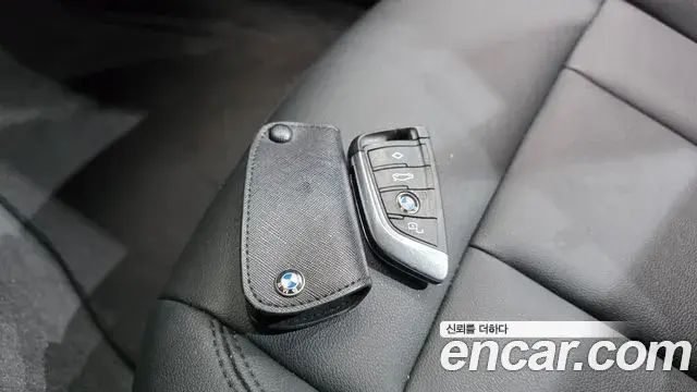 BMW 3 Series 2021 — ფოტო 12/35