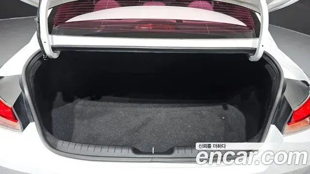 Hyundai The New Avante Hybrid 2021 — ფოტო 25/30