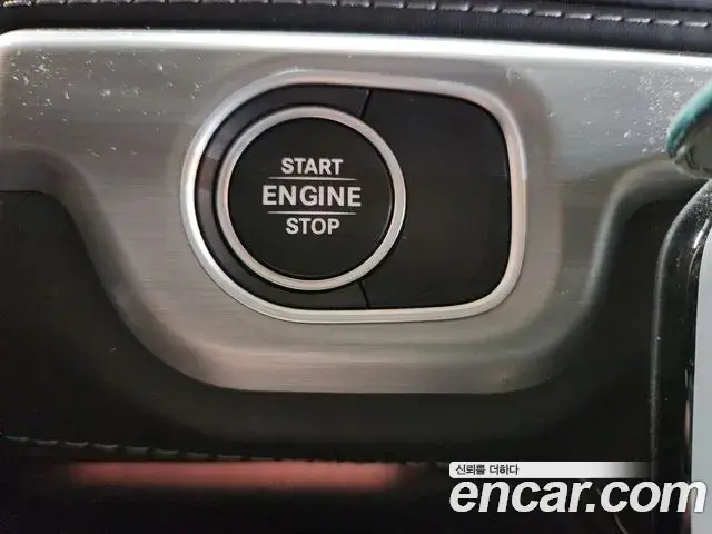 Mercedes-Benz G-Class 2023 — Photo 9/20