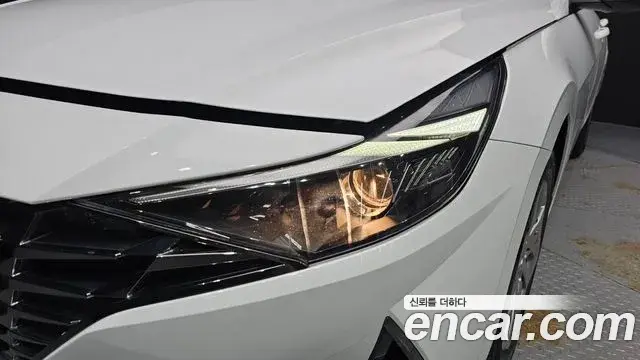 Hyundai The New Avante Hybrid 2021 — Photo 13/30