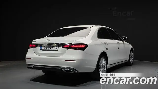 Mercedes-Benz E-Class 2022 — Фото 1/20