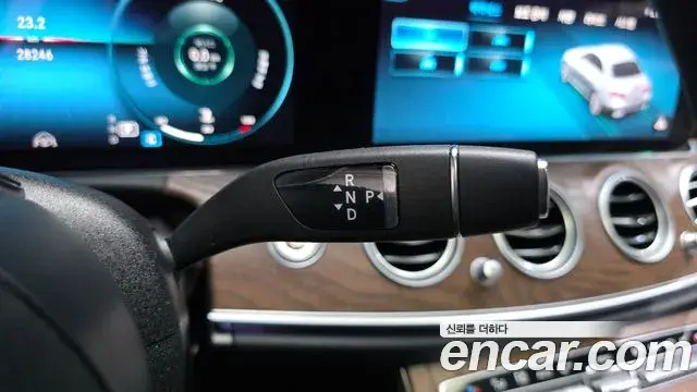 Mercedes-Benz E-Class 2022 — Фото 8/20