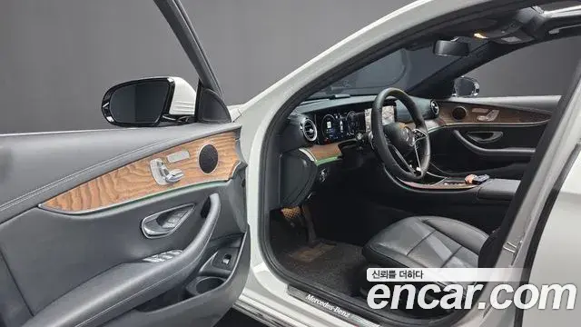 Mercedes-Benz E-Class 2022 — Фото 9/20