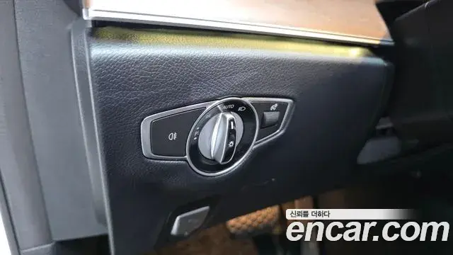 Mercedes-Benz E-Class 2022 — Фото 18/20