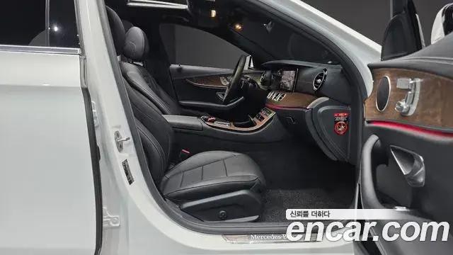 Mercedes-Benz E-Class 2022 — Şəkil 23/31