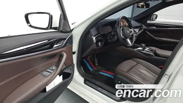 BMW 5 Series 2023 — Photo 14/20