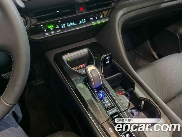 Toyota Crown Crossover 2025 — ფოტო 13/19