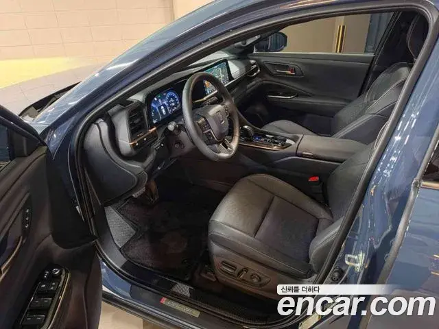 Toyota Crown Crossover 2025 — ფოტო 12/19