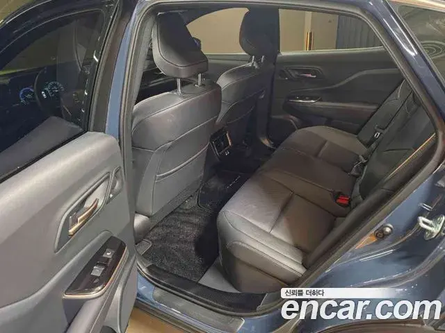 Toyota Crown Crossover 2025 — ფოტო 8/19