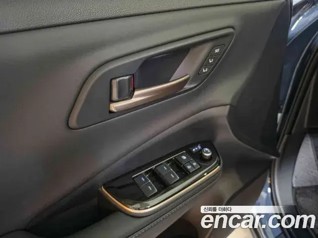 Toyota Crown Crossover 2025 — ფოტო 10/19