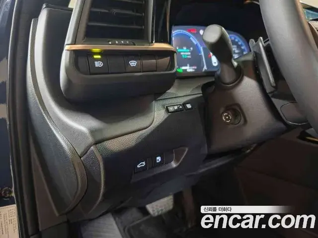 Toyota Crown Crossover 2025 — ფოტო 14/19