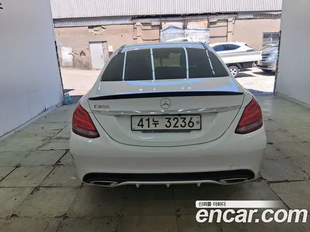 Mercedes-Benz C-Class 2018 — Photo 7/20