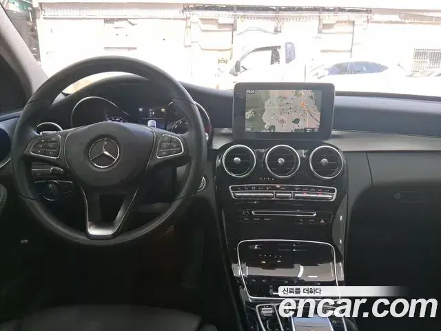Mercedes-Benz C-Class 2018 — Photo 15/20
