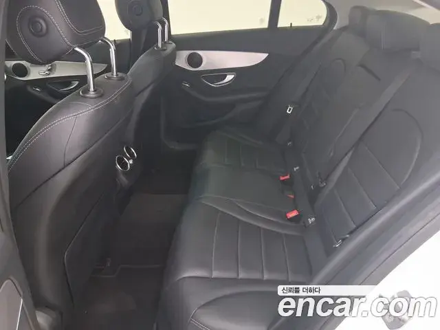 Mercedes-Benz C-Class 2018 — Photo 19/20