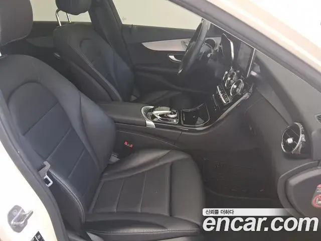 Mercedes-Benz C-Class 2018 — Photo 1/20