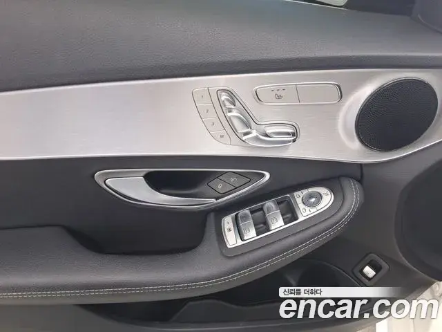 Mercedes-Benz C-Class 2018 — Photo 11/20