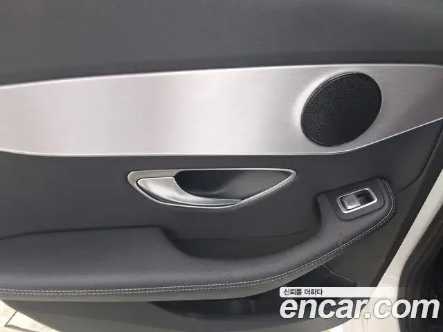 Mercedes-Benz C-Class 2018 — Photo 9/20