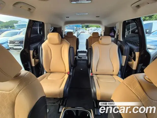 Kia Carnival 2022 — Фото 8/20