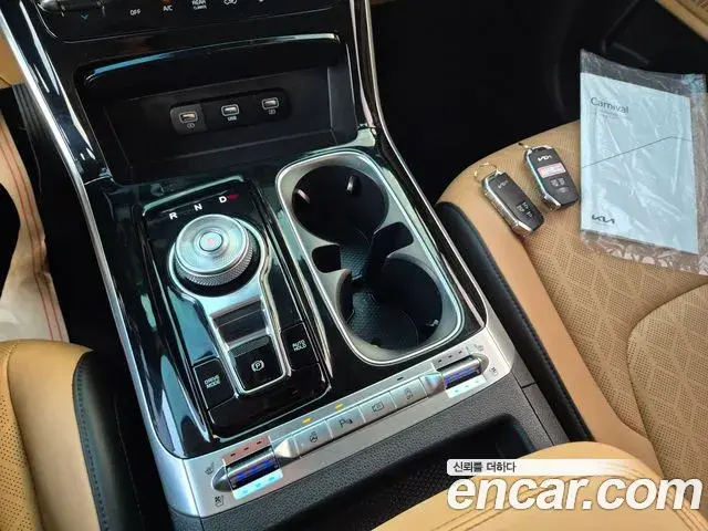 Kia Carnival 2022 — Фото 16/20