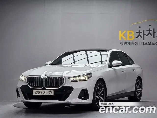 BMW 5 Series 2025 — Фото 9/20
