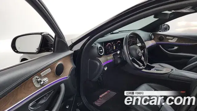 Mercedes-Benz E-Class 2021 — Фото 10/20