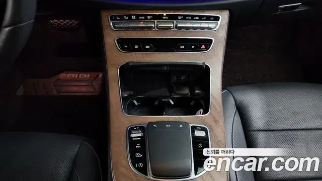 Mercedes-Benz E-Class 2021 — Şəkil 36/37