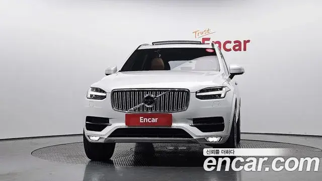 Volvo XC90 2018 — ფოტო 9/31