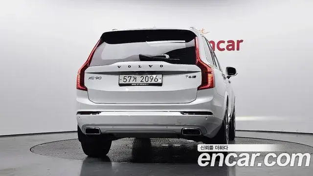 Volvo XC90 2018 — ფოტო 19/31