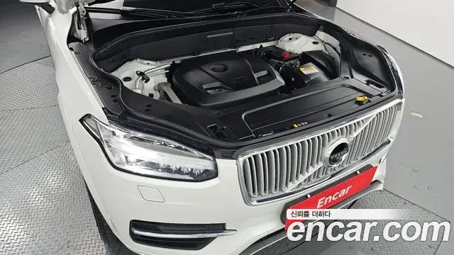 Volvo XC90 2018 — ფოტო 7/31