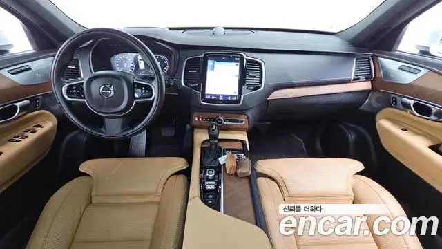 Volvo XC90 2018 — ფოტო 25/31