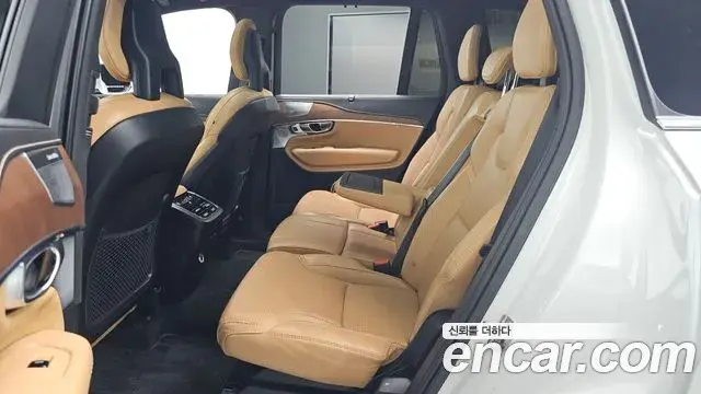 Volvo XC90 2018 — ფოტო 15/31