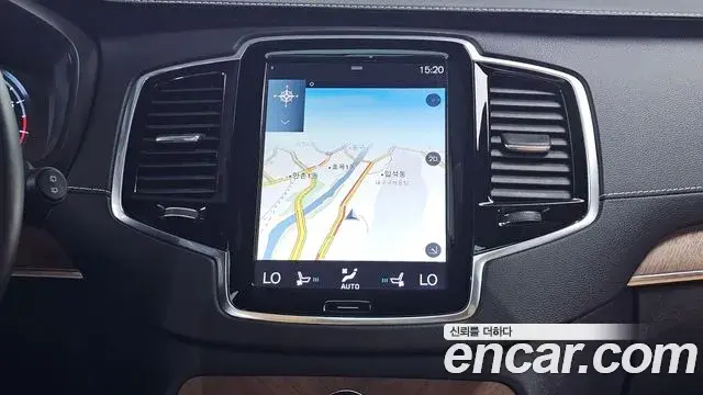 Volvo XC90 2018 — ფოტო 27/31